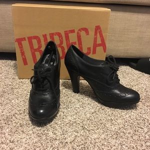 NWT Tribeca by Kenneth Cole laced heeled shoes